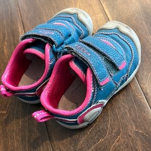Keen toddler size 5 double Velcro strap blue/pink